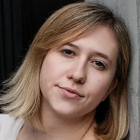 Portrait von Isabelle Siegenthaler, Absolventin der IAF Schauspielschule, 2021