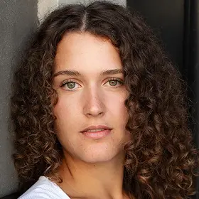 Abby Vollmer  - Graduating Class 2024 IAF Schauspielschule