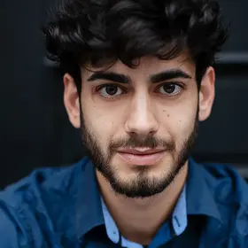 Portrait von Kevin-Andrés Scepi, Absolvent der IAF Schauspielschule, 2019