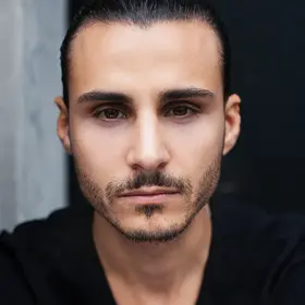 Portrait von Charif Ounis, Absolvent der IAF Schauspielschule, 2019