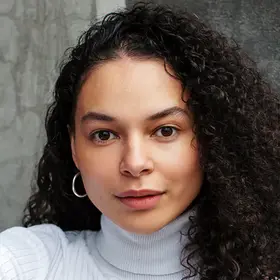Portrait von Loreley Gonzales , Absolventin der IAF Schauspielschule, 2022